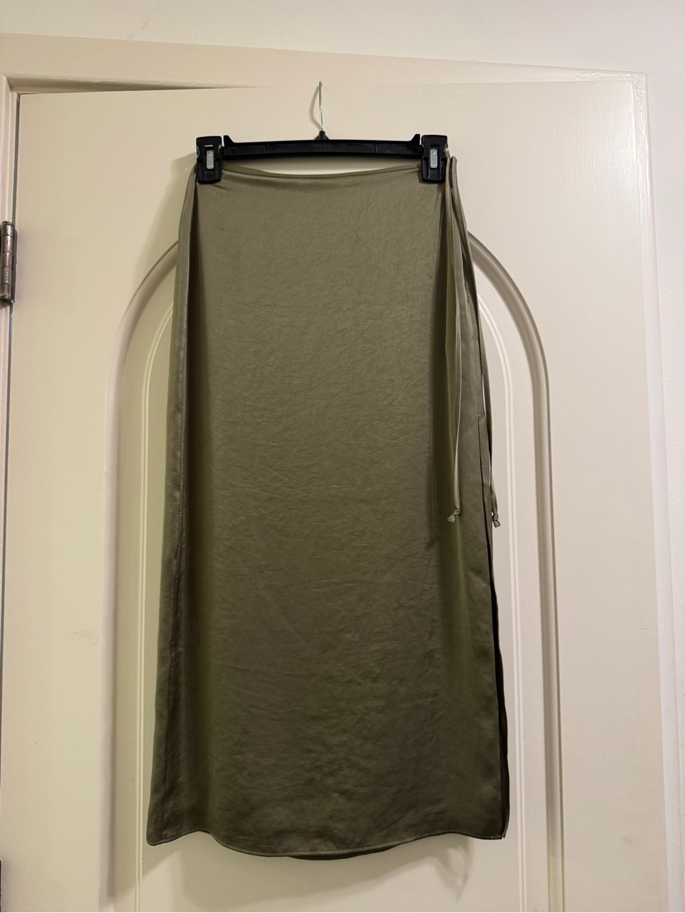Aritzia Wilfred Olive Green Satin Wrap Midi Skirt Size 00 Side Slit